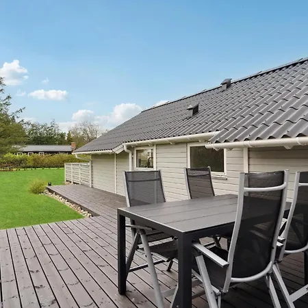 2 Bedroom Gorgeous In Vakantiehuis Tarm
