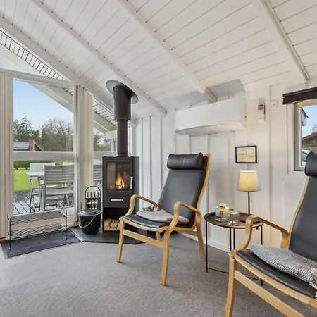2 Bedroom Gorgeous In Tarm